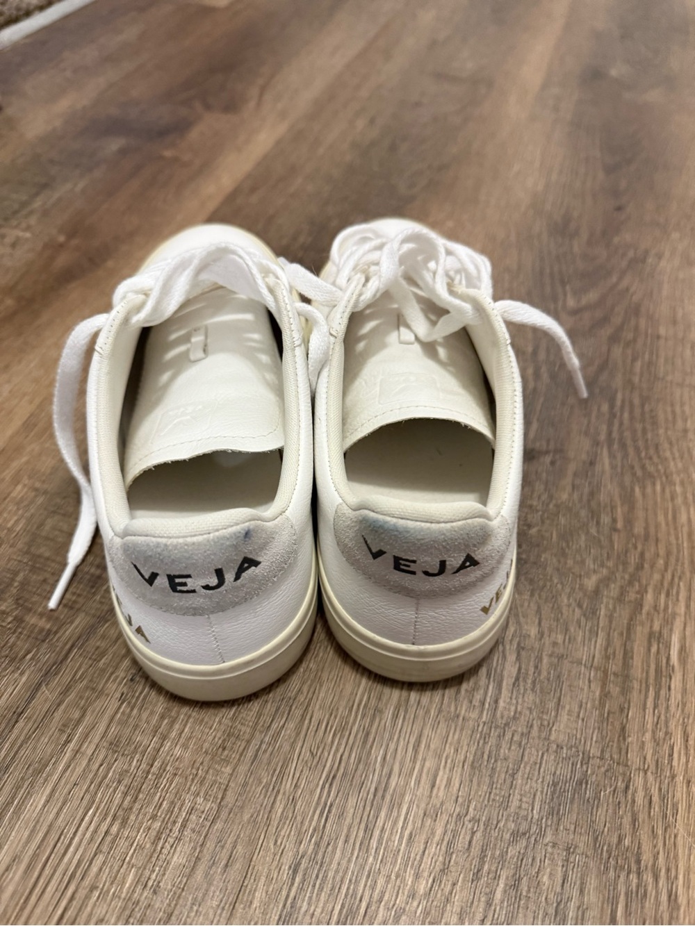 Veja White Leather Women's Low-Top Sneakers with Light Gray Accents - Picture 3 of 6